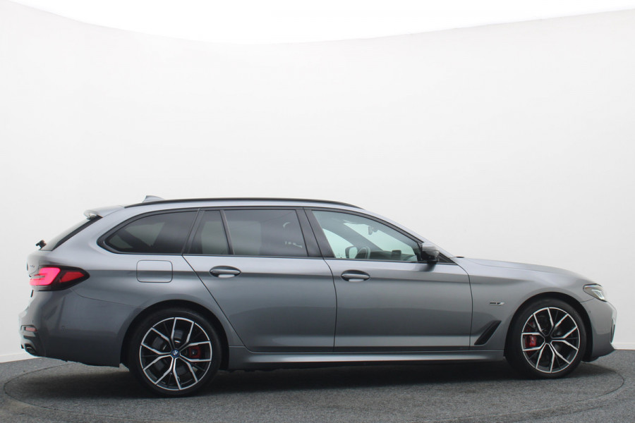 BMW 5 Serie Touring 530e M Sport Edition Leer, Soft-Close, 360° Camera, Head-Up, Stoelverwarming/ventilatie, LED, 19''