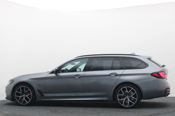 BMW 5 Serie Touring 530e M Sport Edition Leer, Soft-Close, 360° Camera, Head-Up, Stoelverwarming/ventilatie, LED, 19''