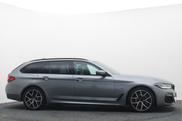 BMW 5 Serie Touring 530e M Sport Edition Leer, Soft-Close, 360° Camera, Head-Up, Stoelverwarming/ventilatie, LED, 19''