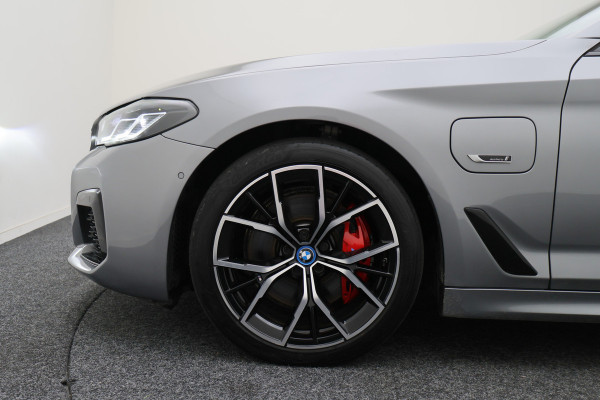 BMW 5 Serie Touring 530e M Sport Edition Leer, Soft-Close, 360° Camera, Head-Up, Stoelverwarming/ventilatie, LED, 19''