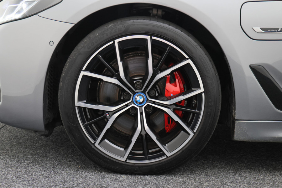 BMW 5 Serie Touring 530e M Sport Edition Leer, Soft-Close, 360° Camera, Head-Up, Stoelverwarming/ventilatie, LED, 19''
