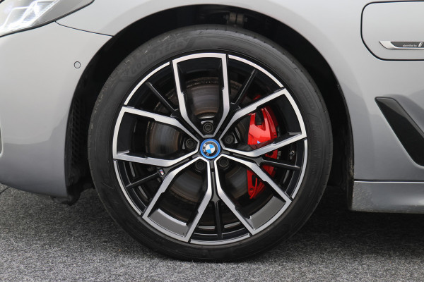 BMW 5 Serie Touring 530e M Sport Edition Leer, Soft-Close, 360° Camera, Head-Up, Stoelverwarming/ventilatie, LED, 19''