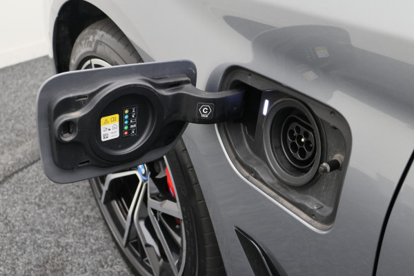 BMW 5 Serie Touring 530e M Sport Edition Leer, Soft-Close, 360° Camera, Head-Up, Stoelverwarming/ventilatie, LED, 19''