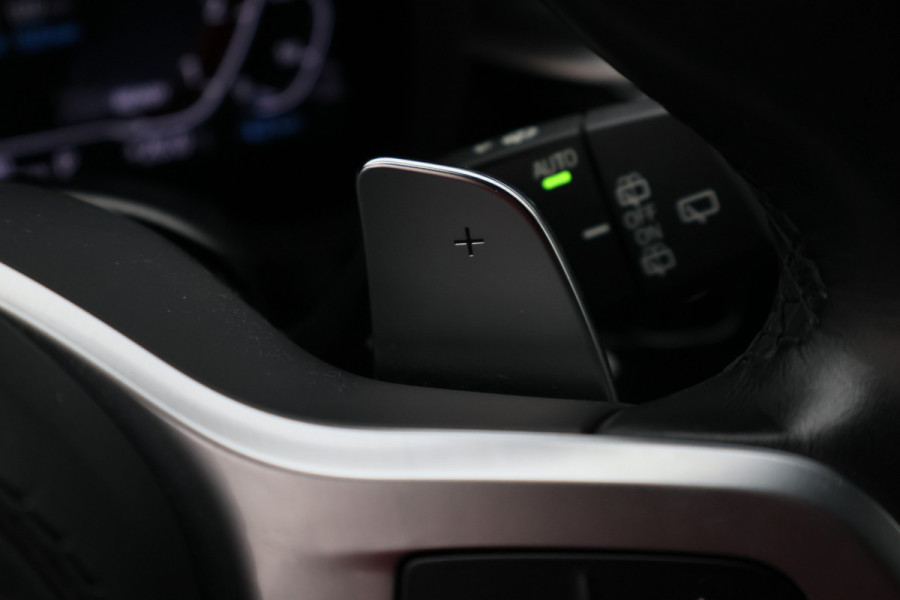 BMW 5 Serie Touring 530e M Sport Edition Leer, Soft-Close, 360° Camera, Head-Up, Stoelverwarming/ventilatie, LED, 19''