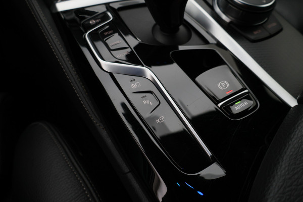 BMW 5 Serie Touring 530e M Sport Edition Leer, Soft-Close, 360° Camera, Head-Up, Stoelverwarming/ventilatie, LED, 19''