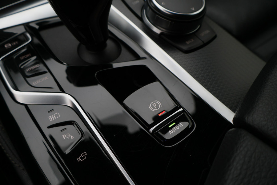BMW 5 Serie Touring 530e M Sport Edition Leer, Soft-Close, 360° Camera, Head-Up, Stoelverwarming/ventilatie, LED, 19''