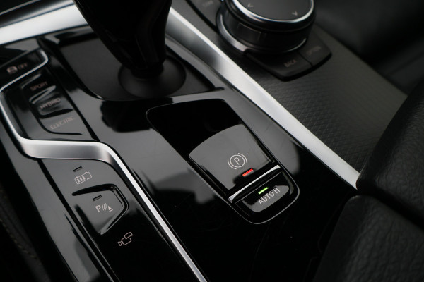 BMW 5 Serie Touring 530e M Sport Edition Leer, Soft-Close, 360° Camera, Head-Up, Stoelverwarming/ventilatie, LED, 19''
