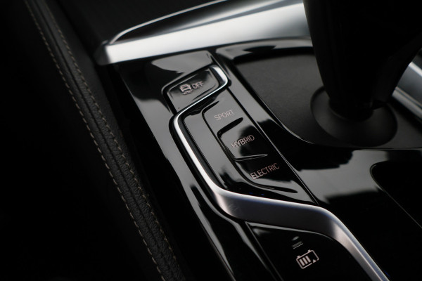 BMW 5 Serie Touring 530e M Sport Edition Leer, Soft-Close, 360° Camera, Head-Up, Stoelverwarming/ventilatie, LED, 19''