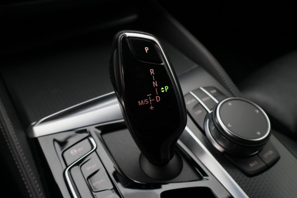 BMW 5 Serie Touring 530e M Sport Edition Leer, Soft-Close, 360° Camera, Head-Up, Stoelverwarming/ventilatie, LED, 19''