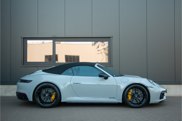 Porsche 911 Cabrio 3.0 Carrera GTS 480PK | Handgeschakeld | Keramische | NL Auto | Burmester | Lift | ACC | PDCC | 360 Camera | Exclusive Ma Approved-garantie tot 2028 | Sportuitlaat | PDLS |  Achterasbesturing | Stoelventilatie + Verwaring | Stuurverwarming | Memory | Sport-Chrono | Lane & Side Assist | N.P €263.197 | Auto Blip | Front Xpel PPF | Interieurverlichting | 18-voudige Sportstoelen | Apple & Android Carplay.