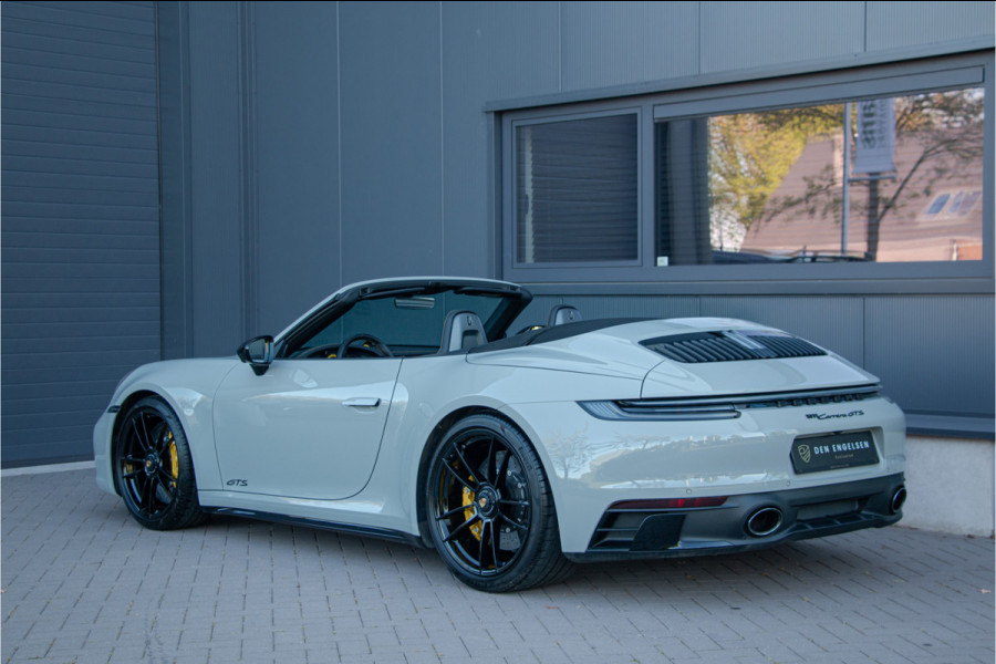 Porsche 911 Cabrio 3.0 Carrera GTS 480PK | Handgeschakeld | Keramische | NL Auto | Burmester | Lift | ACC | PDCC | 360 Camera | Exclusive Ma Approved-garantie tot 2028 | Sportuitlaat | PDLS |  Achterasbesturing | Stoelventilatie + Verwaring | Stuurverwarming | Memory | Sport-Chrono | Lane & Side Assist | N.P €263.197 | Auto Blip | Front Xpel PPF | Interieurverlichting | 18-voudige Sportstoelen | Apple & Android Carplay.