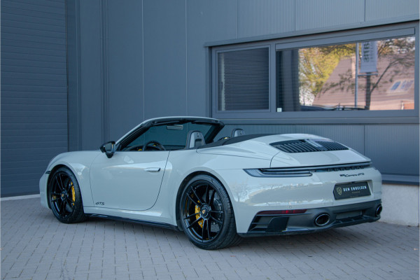 Porsche 911 Cabrio 3.0 Carrera GTS 480PK | Handgeschakeld | Keramische | NL Auto | Burmester | Lift | ACC | PDCC | 360 Camera | Exclusive Ma Approved-garantie tot 2028 | Sportuitlaat | PDLS |  Achterasbesturing | Stoelventilatie + Verwaring | Stuurverwarming | Memory | Sport-Chrono | Lane & Side Assist | N.P €263.197 | Auto Blip | Front Xpel PPF | Interieurverlichting | 18-voudige Sportstoelen | Apple & Android Carplay.