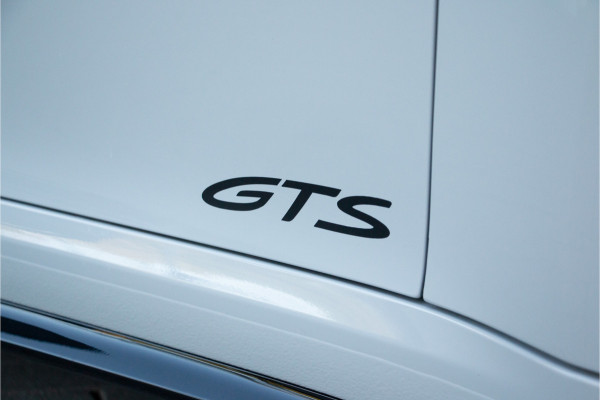 Porsche 911 Cabrio 3.0 Carrera GTS 480PK | Handgeschakeld | Keramische | NL Auto | Burmester | Lift | ACC | PDCC | 360 Camera | Exclusive Ma Approved-garantie tot 2028 | Sportuitlaat | PDLS |  Achterasbesturing | Stoelventilatie + Verwaring | Stuurverwarming | Memory | Sport-Chrono | Lane & Side Assist | N.P €263.197 | Auto Blip | Front Xpel PPF | Interieurverlichting | 18-voudige Sportstoelen | Apple & Android Carplay.