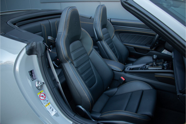 Porsche 911 Cabrio 3.0 Carrera GTS 480PK | Handgeschakeld | Keramische | NL Auto | Burmester | Lift | ACC | PDCC | 360 Camera | Exclusive Ma Approved-garantie tot 2028 | Sportuitlaat | PDLS |  Achterasbesturing | Stoelventilatie + Verwaring | Stuurverwarming | Memory | Sport-Chrono | Lane & Side Assist | N.P €263.197 | Auto Blip | Front Xpel PPF | Interieurverlichting | 18-voudige Sportstoelen | Apple & Android Carplay.