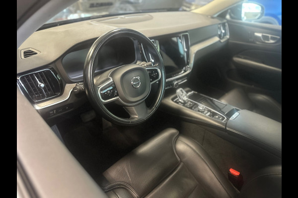 Volvo V60 2.0 T6 Recharge AWD R-Design | Elektr. trekhaak | Pano | 360° Camera |Massage | Stoelventilatie | CarPlay | Adaptive LED