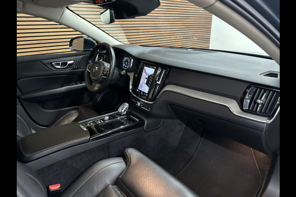 Volvo V60 2.0 T6 Recharge AWD R-Design | Elektr. trekhaak | Pano | 360° Camera |Massage | Stoelventilatie | CarPlay | Adaptive LED