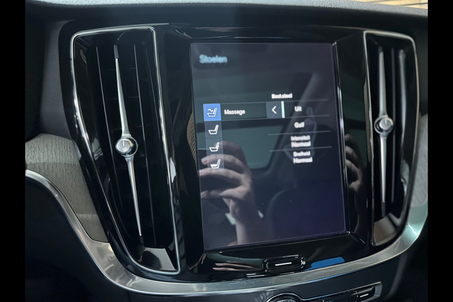Volvo V60 2.0 T6 Recharge AWD R-Design | Elektr. trekhaak | Pano | 360° Camera |Massage | Stoelventilatie | CarPlay | Adaptive LED