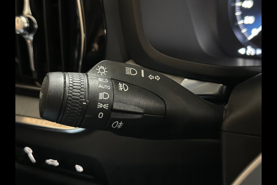 Volvo V60 2.0 T6 Recharge AWD R-Design | Elektr. trekhaak | Pano | 360° Camera |Massage | Stoelventilatie | CarPlay | Adaptive LED