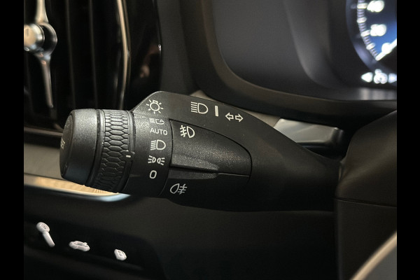Volvo V60 2.0 T6 Recharge AWD R-Design | Elektr. trekhaak | Pano | 360° Camera |Massage | Stoelventilatie | CarPlay | Adaptive LED