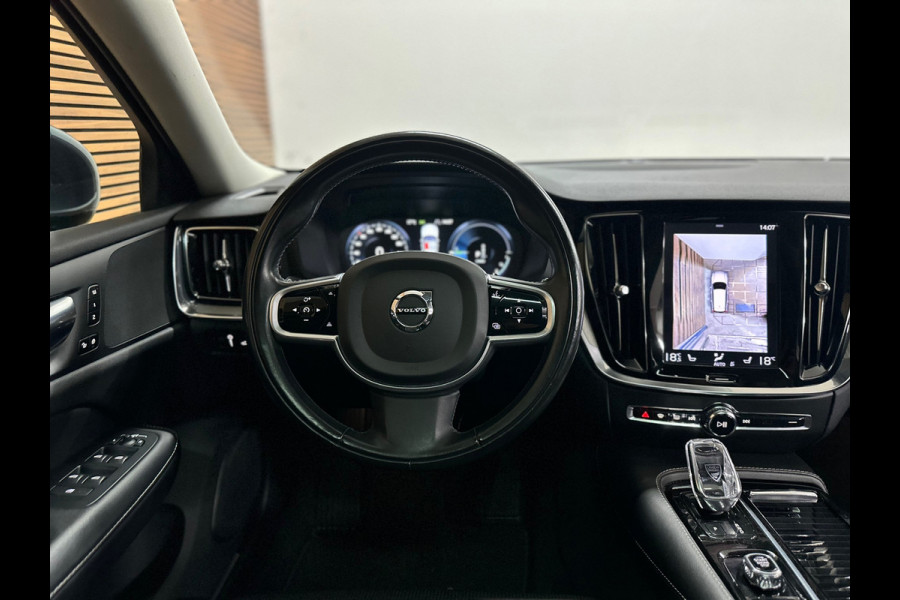 Volvo V60 2.0 T6 Recharge AWD R-Design | Elektr. trekhaak | Pano | 360° Camera |Massage | Stoelventilatie | CarPlay | Adaptive LED