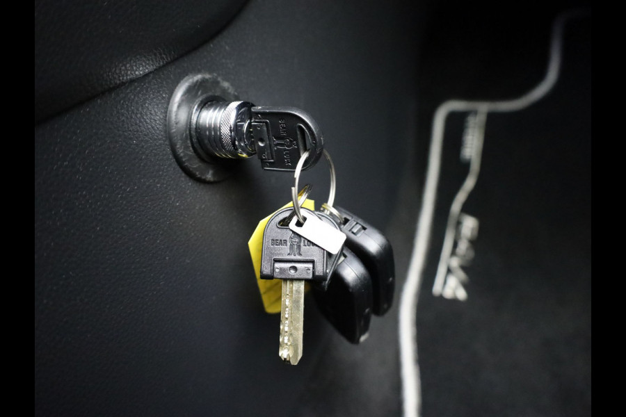 Toyota RAV4 2.5 Hybrid Dynamic | NL Auto | Camera | PDC | Trekhaak | Apple \ Android | Bearlock | Prijs Rijklaar!!