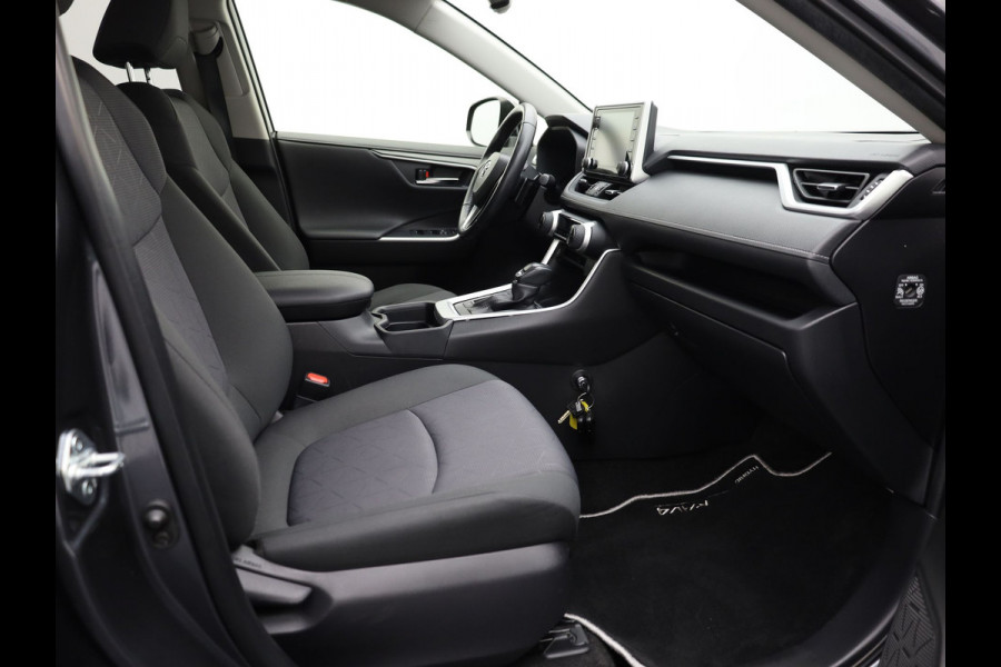Toyota RAV4 2.5 Hybrid Dynamic | NL Auto | Camera | PDC | Trekhaak | Apple \ Android | Bearlock | Prijs Rijklaar!!