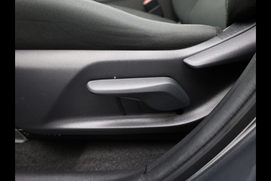 Toyota RAV4 2.5 Hybrid Dynamic | NL Auto | Camera | PDC | Trekhaak | Apple \ Android | Bearlock | Prijs Rijklaar!!
