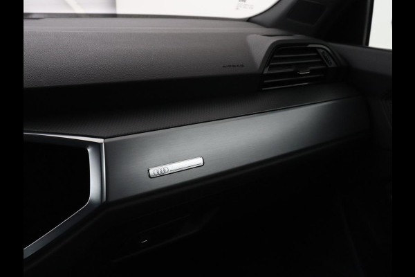 Audi Q3 Sportback 35 TFSI S Edition Camera | Adaptive cruise control | Carplay | Stoelverwarming | Elektrische kofferbak | S-Line |