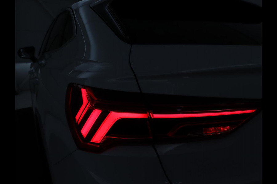 Audi Q3 Sportback 35 TFSI S Edition Camera | Adaptive cruise control | Carplay | Stoelverwarming | Elektrische kofferbak | S-Line |