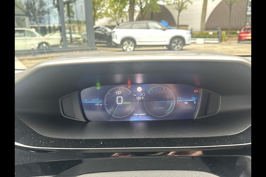 Peugeot e-408 Allure 58 kWh SOH 99% | NIEUWE AUTO | ACHTERUITRIJCAMERA | KEYLESS | STOEL + STUURVERWARMING | ADAP. CRUISE | APPLE CARPLAY | RIJKLAAR INCL. 12 MND BOVAG GARANTIE |