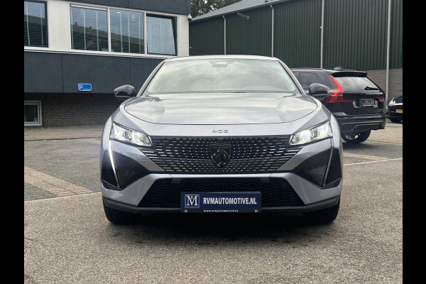 Peugeot e-408 Allure 58 kWh SOH 99% | NIEUWE AUTO | ACHTERUITRIJCAMERA | KEYLESS | STOEL + STUURVERWARMING | ADAP. CRUISE | APPLE CARPLAY | RIJKLAAR INCL. 12 MND BOVAG GARANTIE |