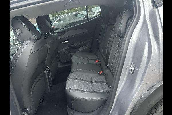 Peugeot e-408 Allure 58 kWh SOH 99% | NIEUWE AUTO | ACHTERUITRIJCAMERA | KEYLESS | STOEL + STUURVERWARMING | ADAP. CRUISE | APPLE CARPLAY | RIJKLAAR INCL. 12 MND BOVAG GARANTIE |