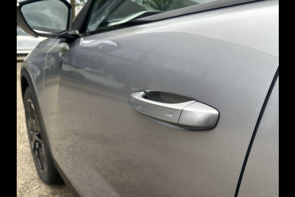 Peugeot e-408 Allure 58 kWh SOH 99% | NIEUWE AUTO | ACHTERUITRIJCAMERA | KEYLESS | STOEL + STUURVERWARMING | ADAP. CRUISE | APPLE CARPLAY | RIJKLAAR INCL. 12 MND BOVAG GARANTIE |