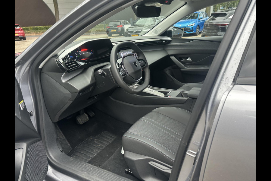 Peugeot e-408 Allure 58 kWh SOH 99% | NIEUWE AUTO | ACHTERUITRIJCAMERA | KEYLESS | STOEL + STUURVERWARMING | ADAP. CRUISE | APPLE CARPLAY | RIJKLAAR INCL. 12 MND BOVAG GARANTIE |