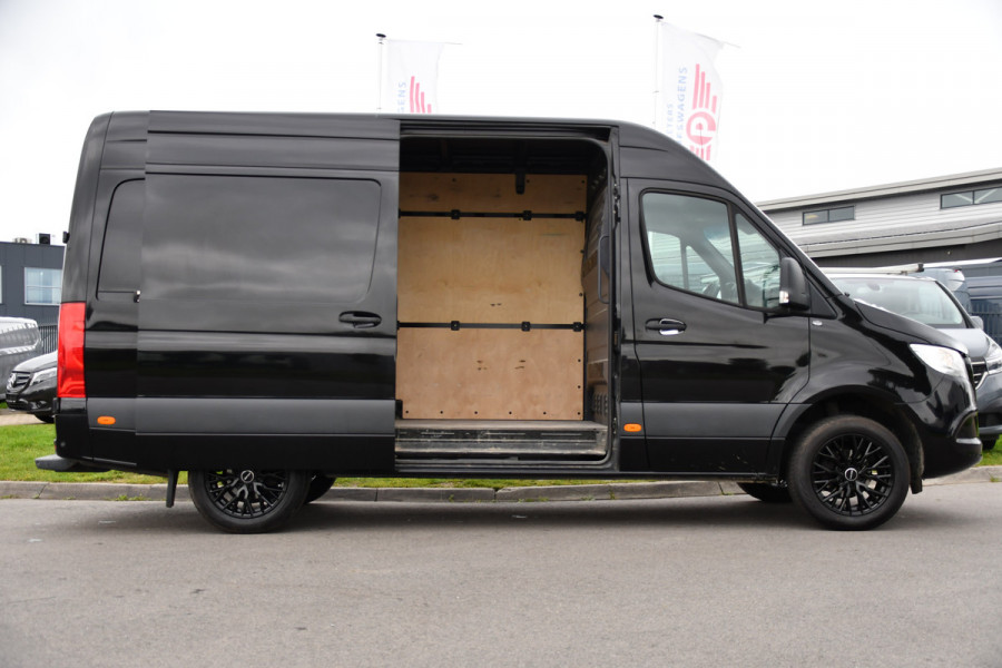 Mercedes-Benz Sprinter 314 2.2 CDI L2H2 RWD Black Edition Camera, Carplay, Sensoren, 143pk, Automaat, Trekhaak, 7'' Mbux, Uniek!