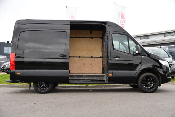 Mercedes-Benz Sprinter 314 2.2 CDI L2H2 RWD Black Edition Camera, Carplay, Sensoren, 143pk, Automaat, Trekhaak, 7'' Mbux, Uniek!
