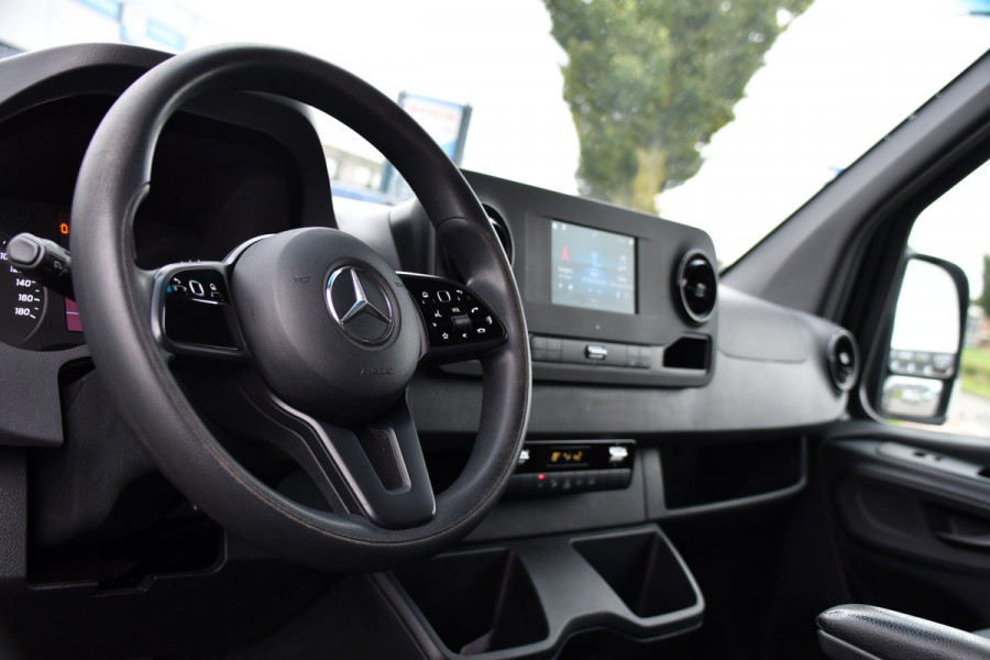 Mercedes-Benz Sprinter 314 2.2 CDI L2H2 RWD Black Edition Camera, Carplay, Sensoren, 143pk, Automaat, Trekhaak, 7'' Mbux, Uniek!