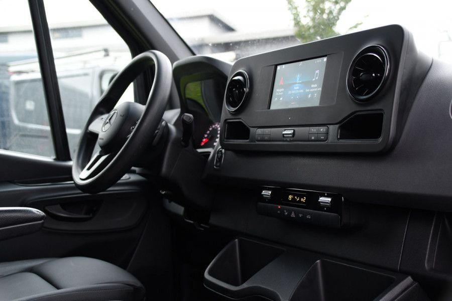 Mercedes-Benz Sprinter 314 2.2 CDI L2H2 RWD Black Edition Camera, Carplay, Sensoren, 143pk, Automaat, Trekhaak, 7'' Mbux, Uniek!