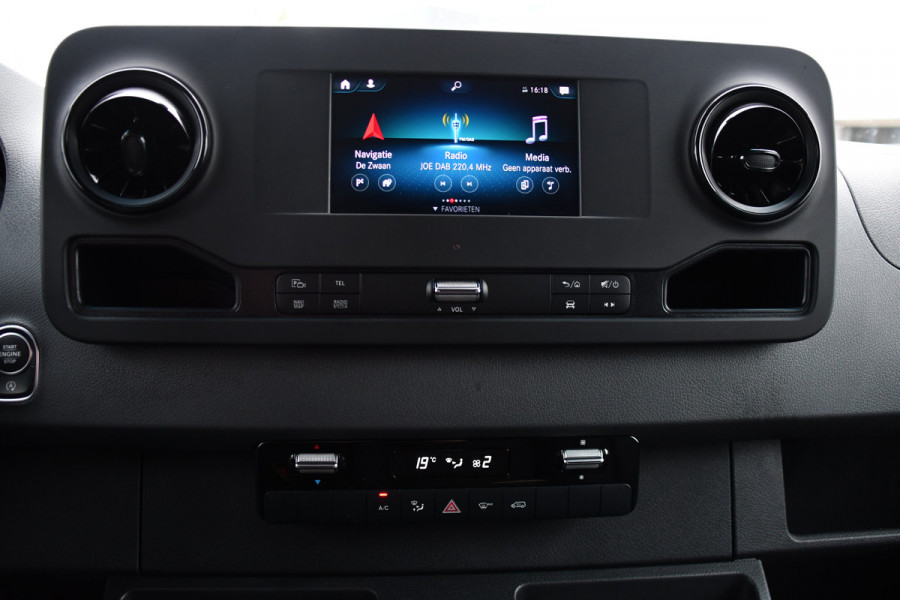 Mercedes-Benz Sprinter 314 2.2 CDI L2H2 RWD Black Edition Camera, Carplay, Sensoren, 143pk, Automaat, Trekhaak, 7'' Mbux, Uniek!