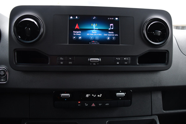 Mercedes-Benz Sprinter 314 2.2 CDI L2H2 RWD Black Edition Camera, Carplay, Sensoren, 143pk, Automaat, Trekhaak, 7'' Mbux, Uniek!