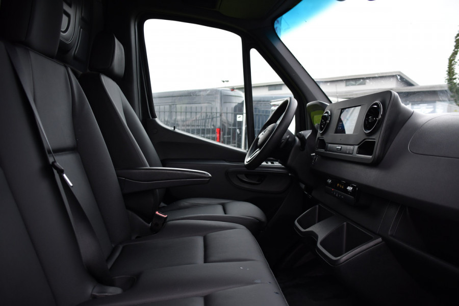 Mercedes-Benz Sprinter 314 2.2 CDI L2H2 RWD Black Edition Camera, Carplay, Sensoren, 143pk, Automaat, Trekhaak, 7'' Mbux, Uniek!
