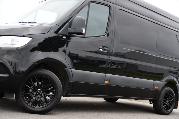 Mercedes-Benz Sprinter 314 2.2 CDI L2H2 RWD Black Edition Camera, Carplay, Sensoren, 143pk, Automaat, Trekhaak, 7'' Mbux, Uniek!