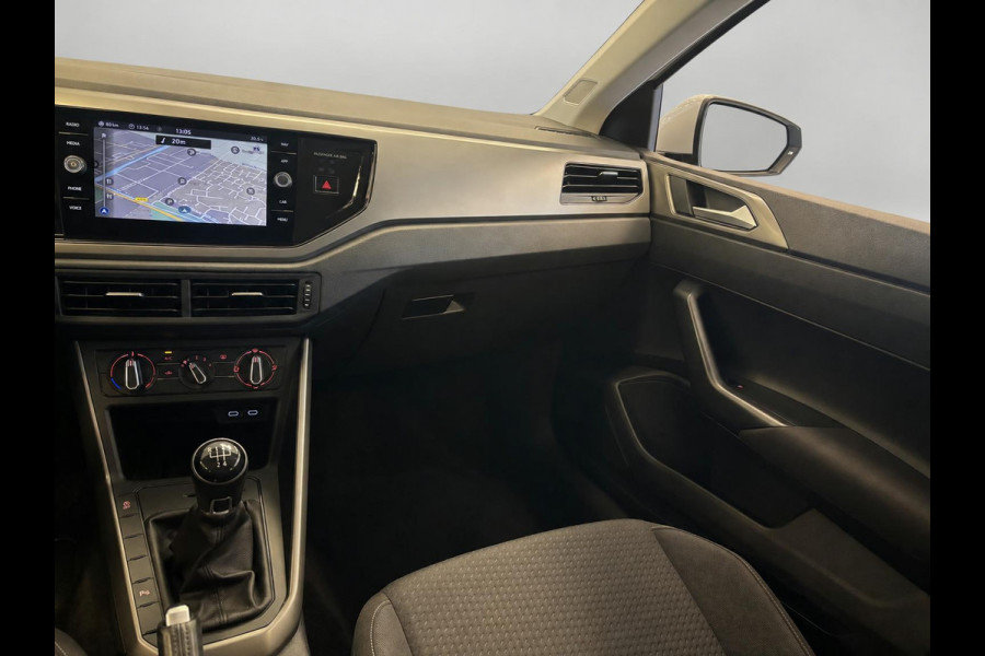 Volkswagen Polo 1.0 TSI COMFORTLINE NAVIGATIE GARANTIE 2031* PDC VOOR EN ACHTER . DRAADLOOS TELEFOONOPLADER .