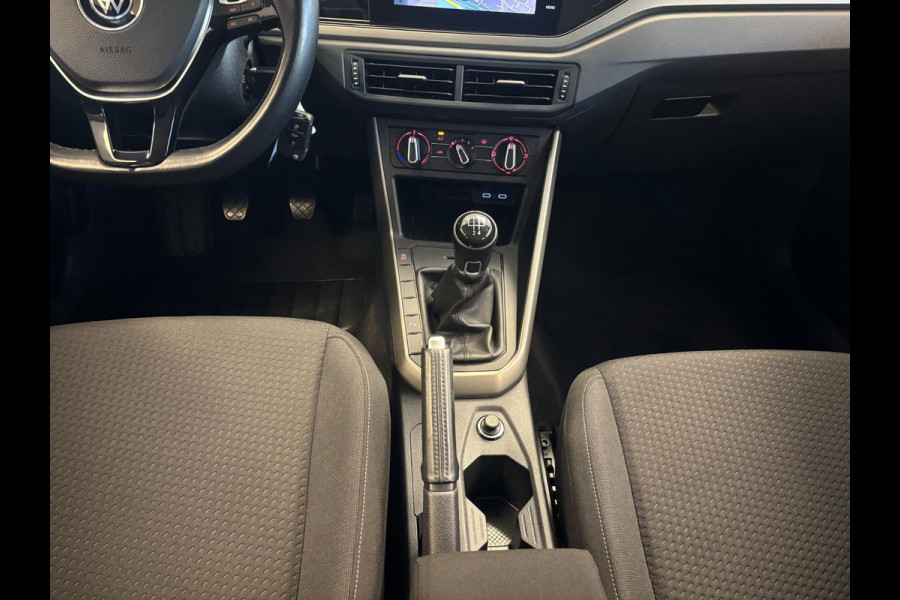 Volkswagen Polo 1.0 TSI COMFORTLINE NAVIGATIE GARANTIE 2031* PDC VOOR EN ACHTER . DRAADLOOS TELEFOONOPLADER .