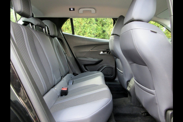 Peugeot 2008 1.2 PureTech Allure Automaat * Navi * Trekhaak *