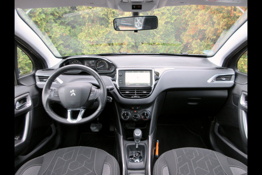 Peugeot 2008 1.2 PureTech Automaat * Navi * Pano * Trekhaak *