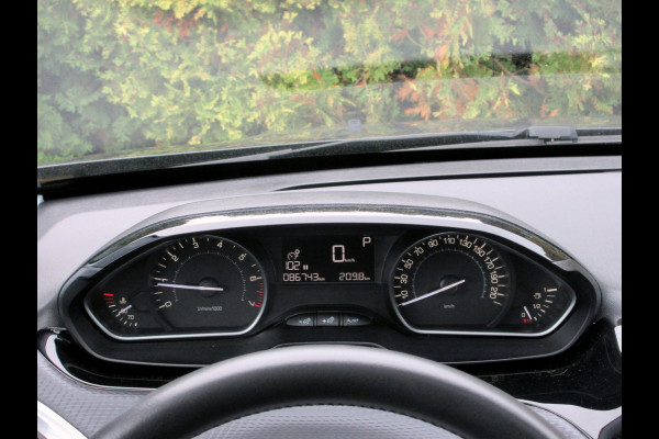 Peugeot 2008 1.2 PureTech Automaat * Navi * Pano * Trekhaak *