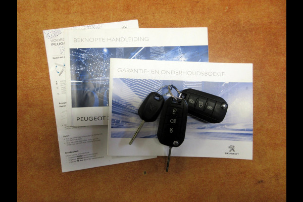 Peugeot 2008 1.2 PureTech Automaat * Navi * Pano * Trekhaak *