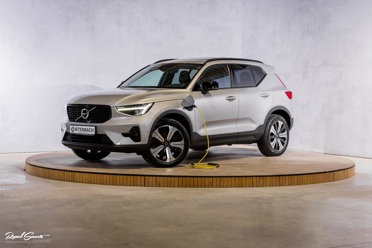 Volvo XC40 1.5 T5 Plug-in hybrid Ultimate Dark | Zwenkbare trekhaak | Panoramadak | Blis | Memory | Adaptieve cruise | Leder |