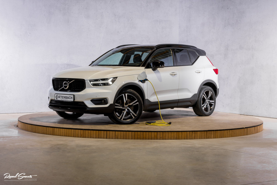 Volvo XC40 1.5 T4 Recharge R-Design | Zwenkbare trekhaak | Blis | Crystal White | Apple carplay |